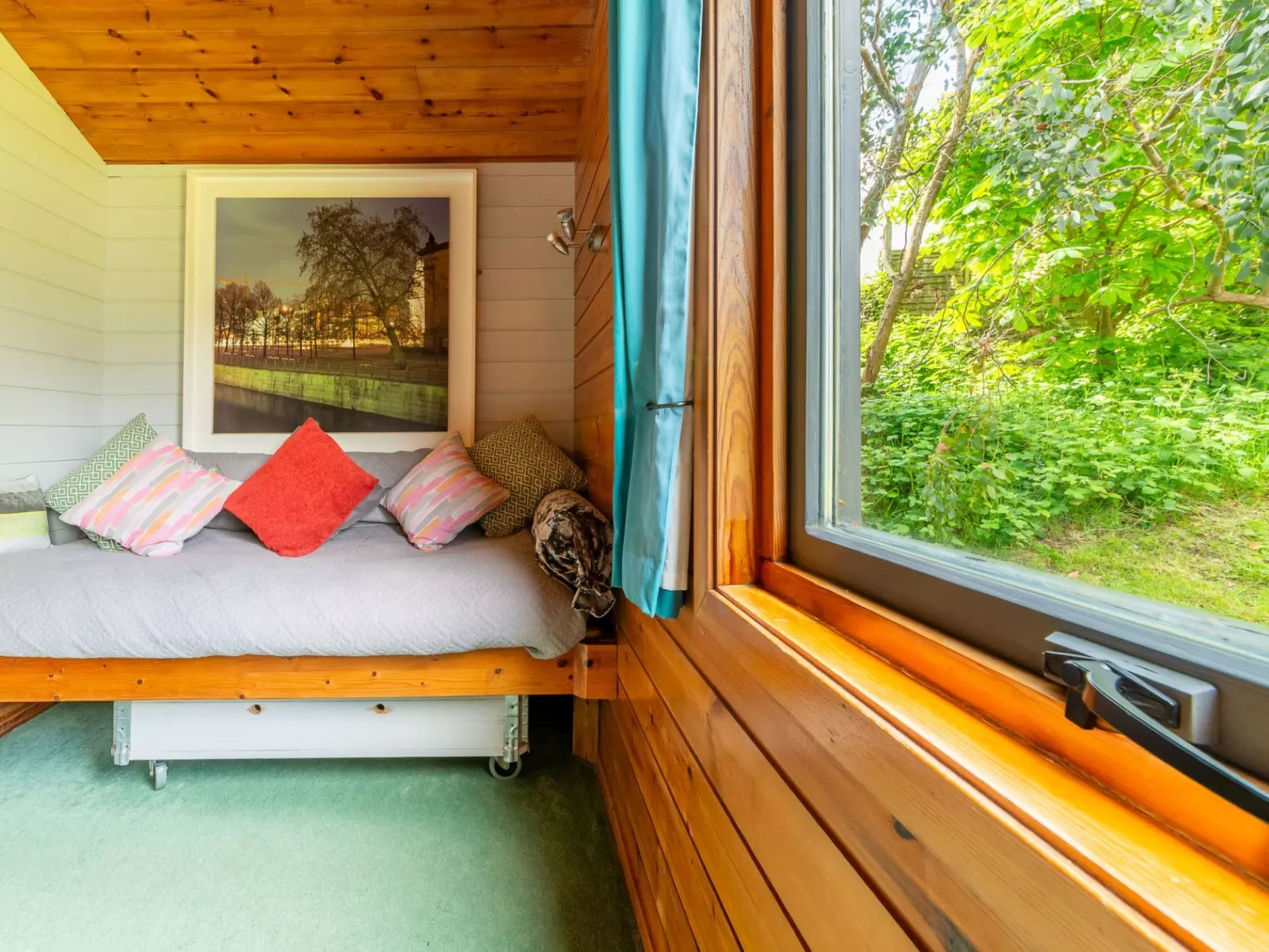 Chestnut Hot Tub Lodge-Drinnen