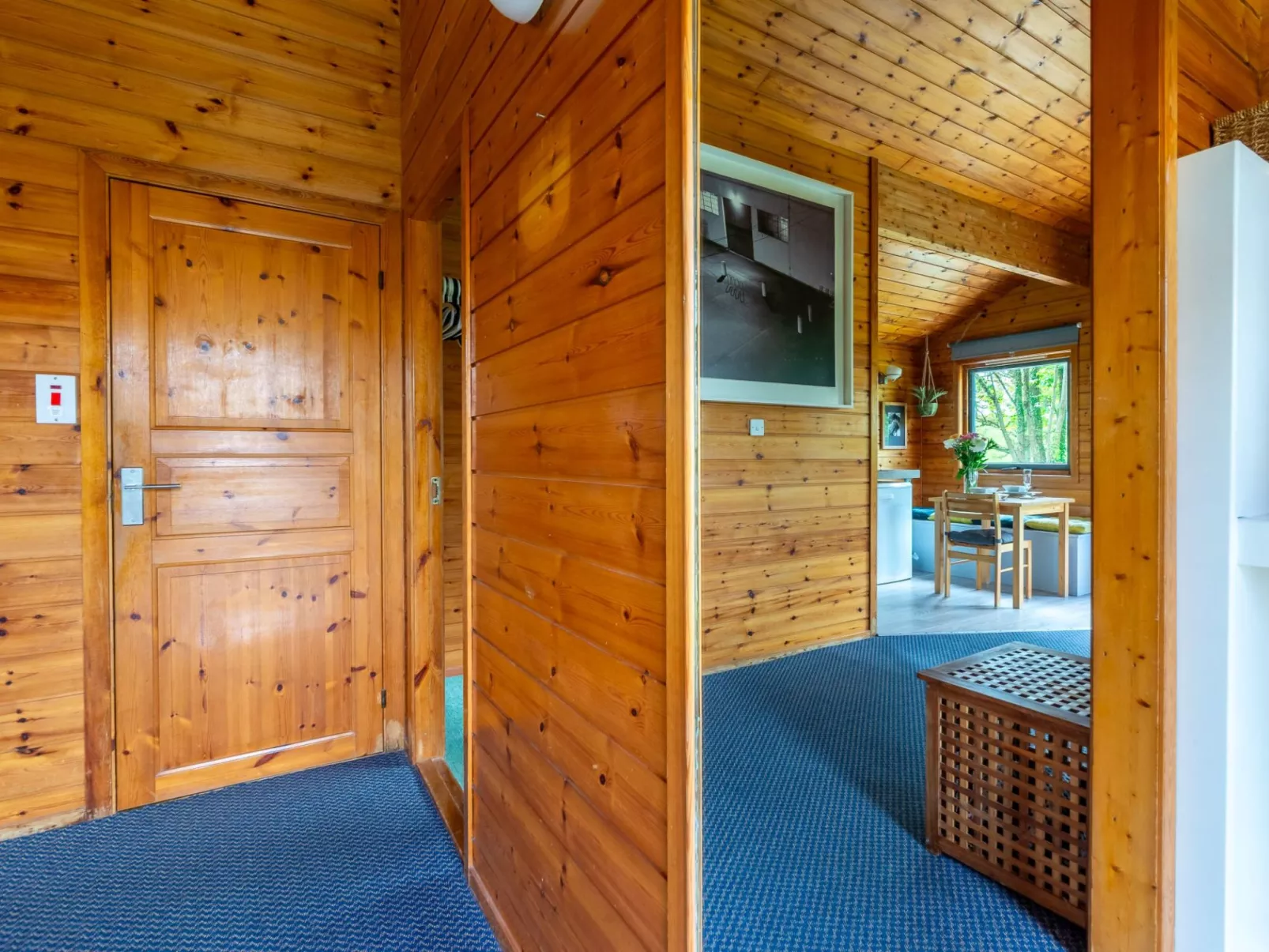 Chestnut Hot Tub Lodge-Drinnen