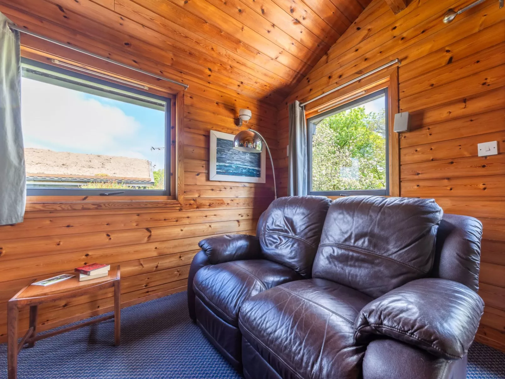 Chestnut Hot Tub Lodge-Drinnen