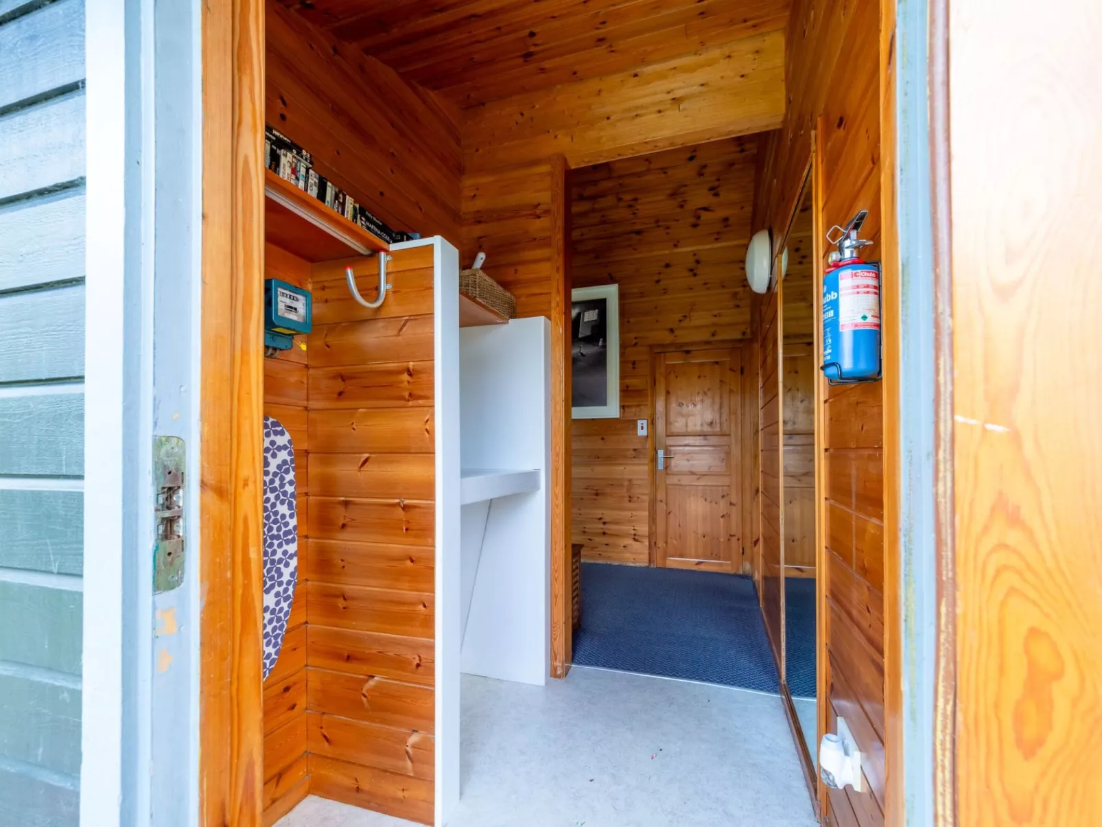 Chestnut Hot Tub Lodge-Drinnen