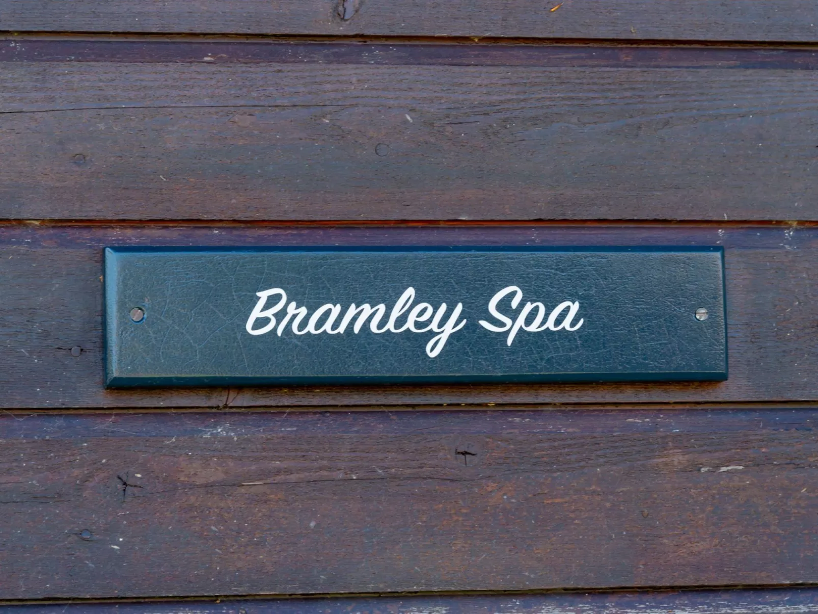 Bramley Hot Tub Lodge-Outside