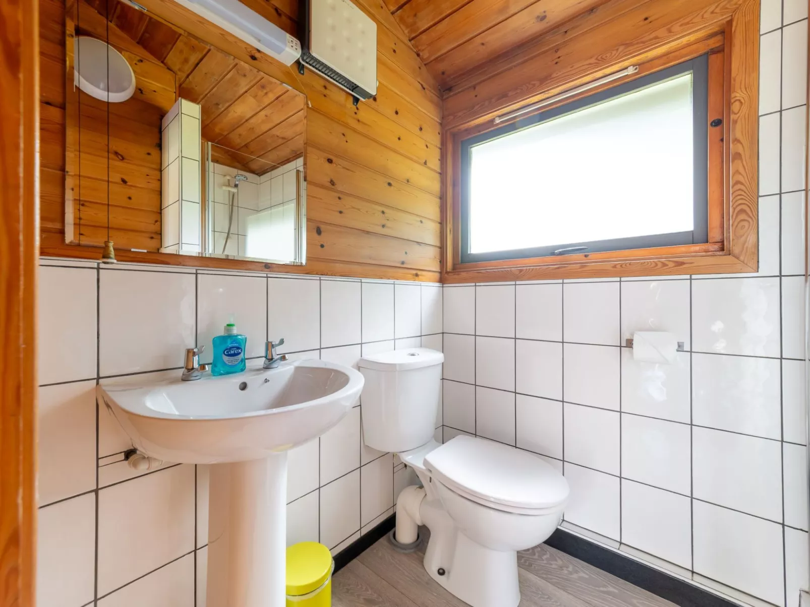 Bramley Hot Tub Lodge-Inside