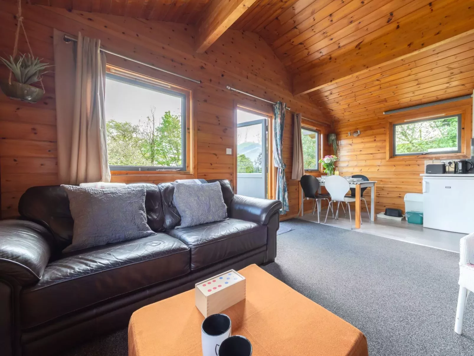 Bramley Hot Tub Lodge-Inside
