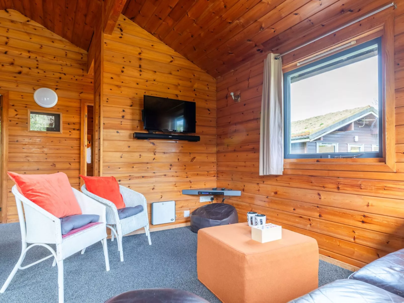 Bramley Hot Tub Lodge-Inside