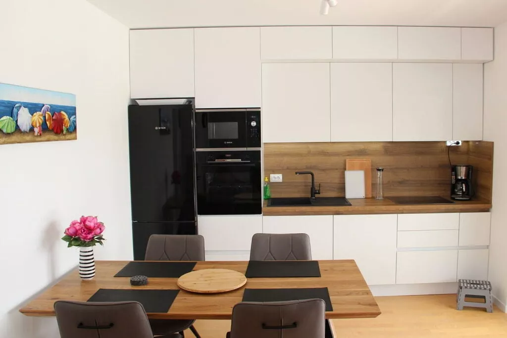 387082-Kitchen