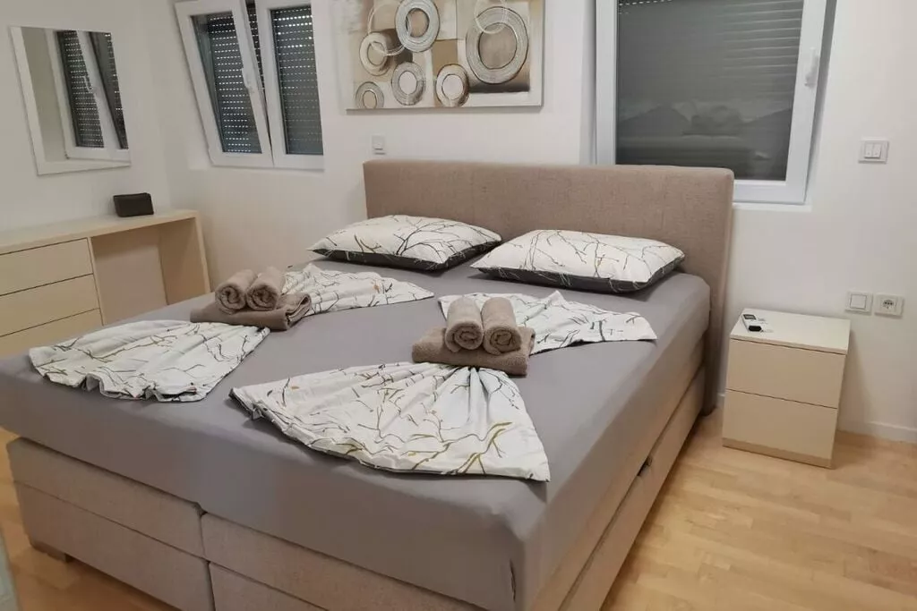 387082-Bedroom