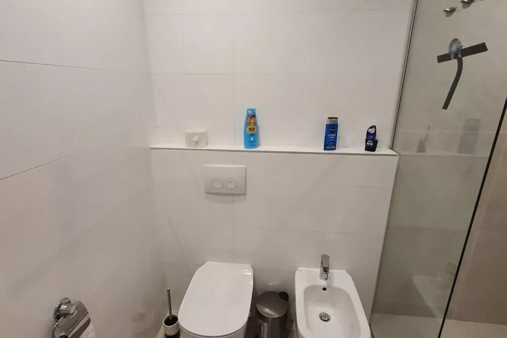 387082-Bathroom