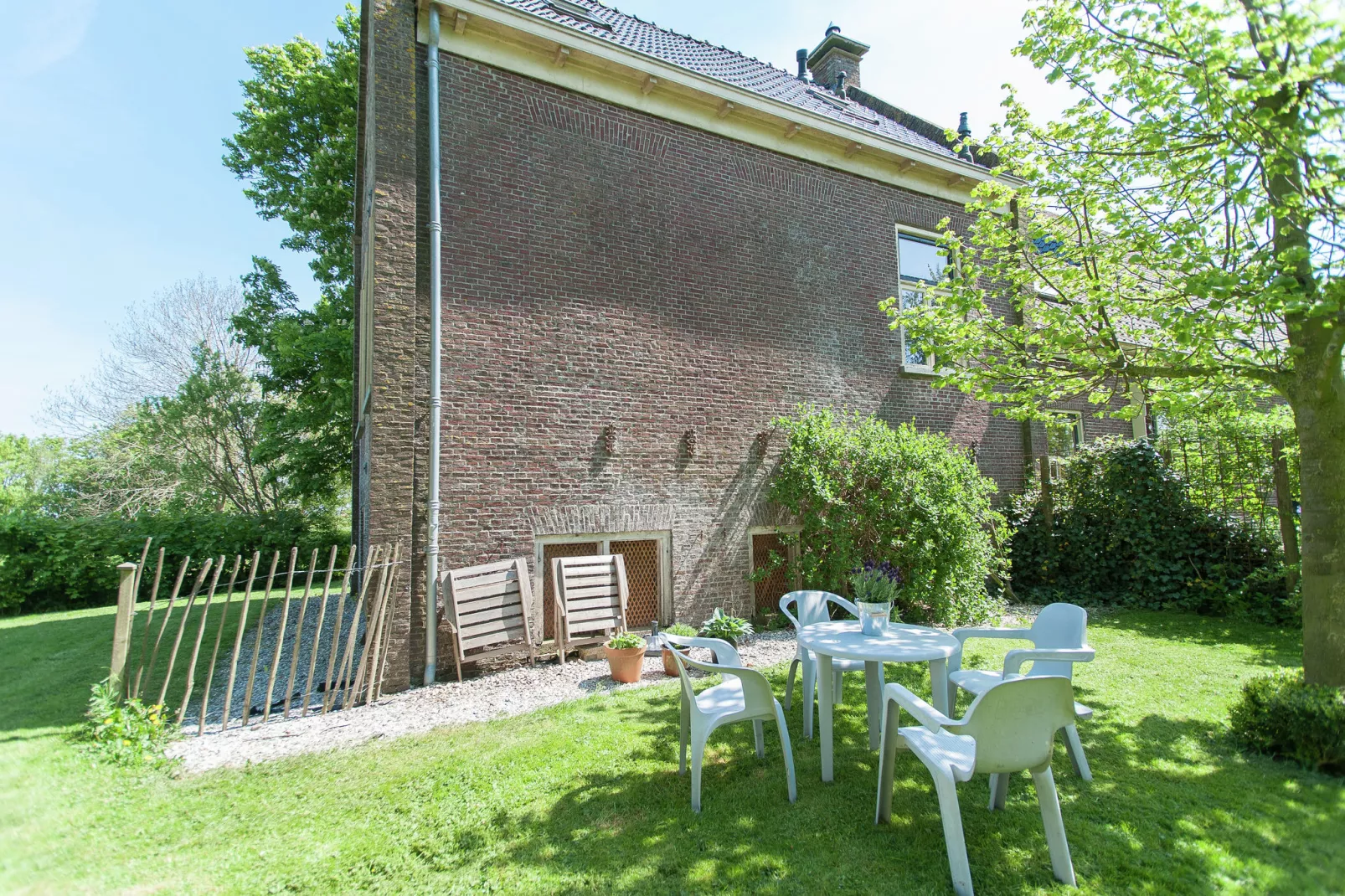 Pronkkeamer Skrins-Gardens summer