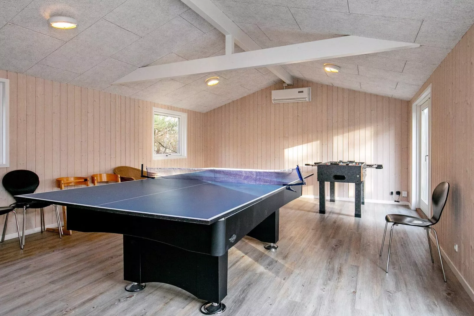 16 person holiday home in Humble-Indoor