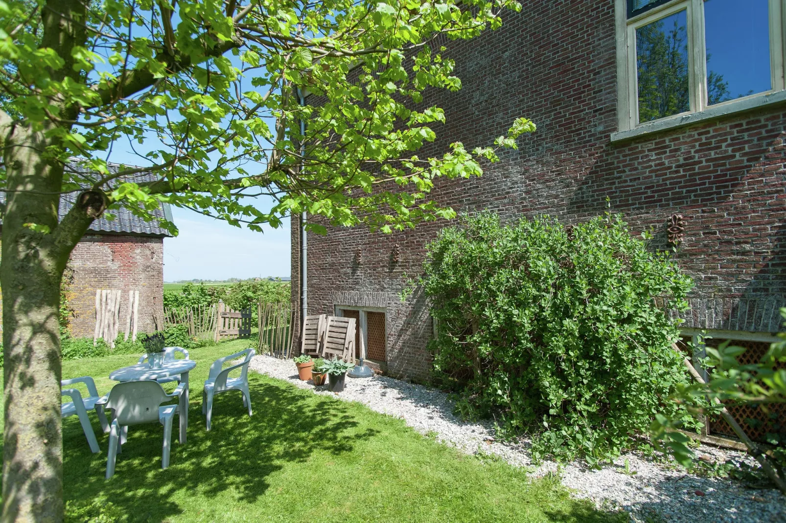Pronkkeamer Skrins-Gardens summer