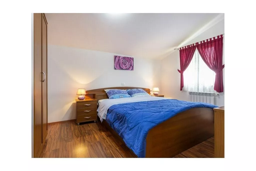 373396-Bedroom
