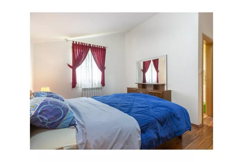 373396-Bedroom