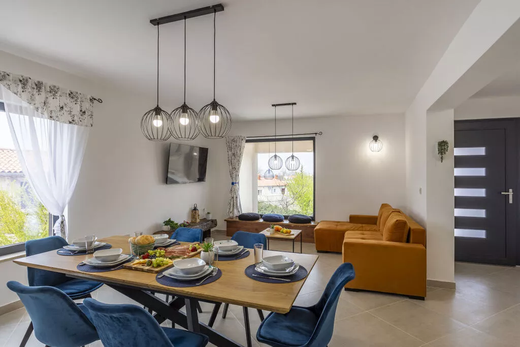 451124-Living room