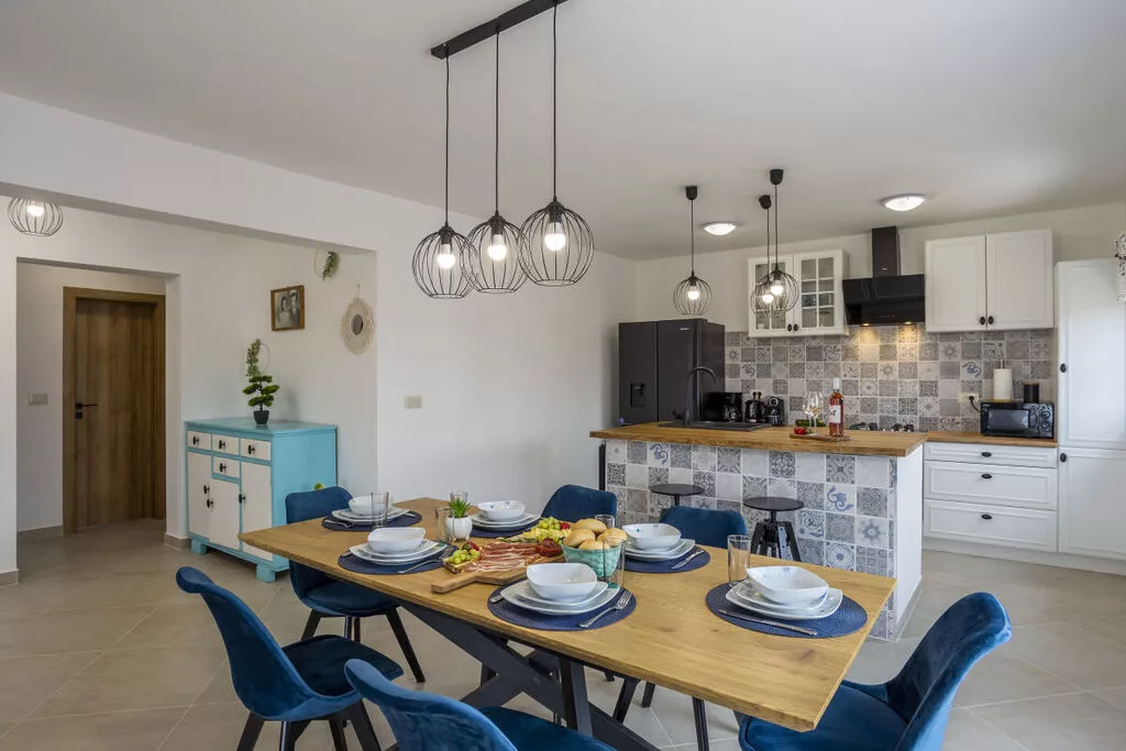 451124-Kitchen