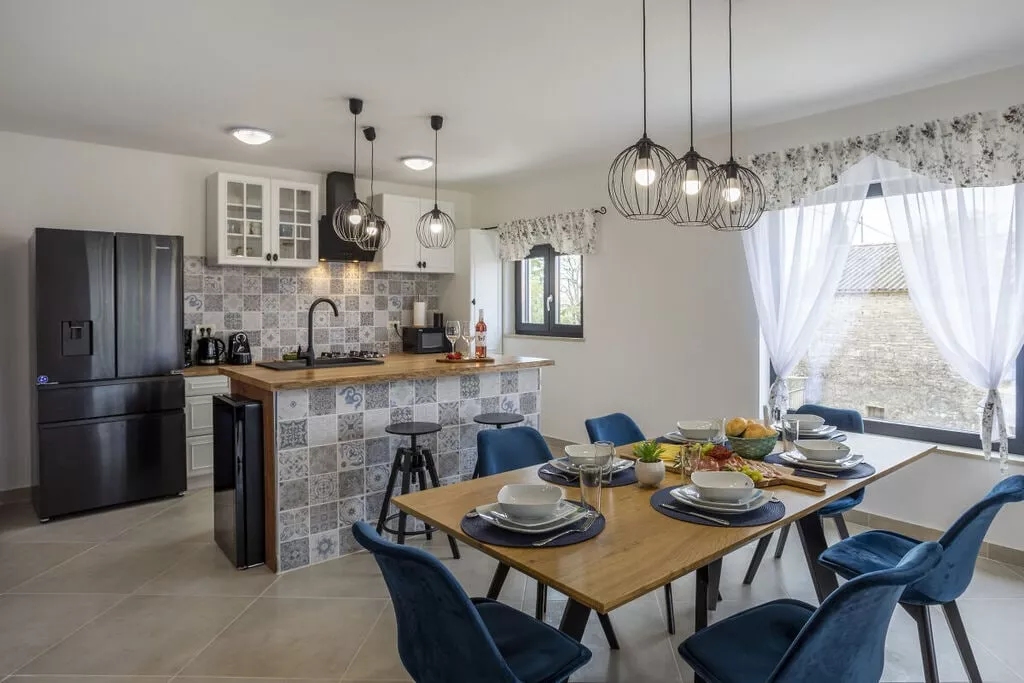 451124-Kitchen