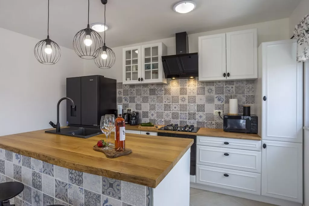451124-Kitchen