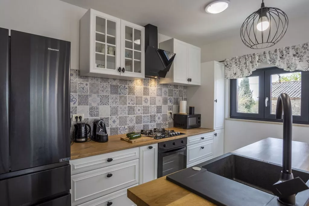 451124-Kitchen