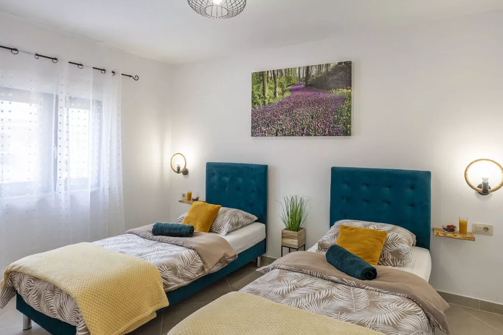 451124-Bedroom