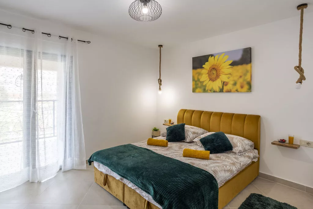 451124-Bedroom