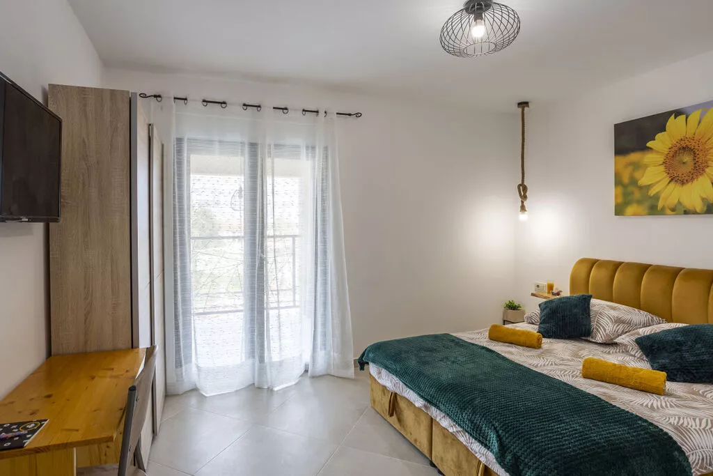 451124-Bedroom