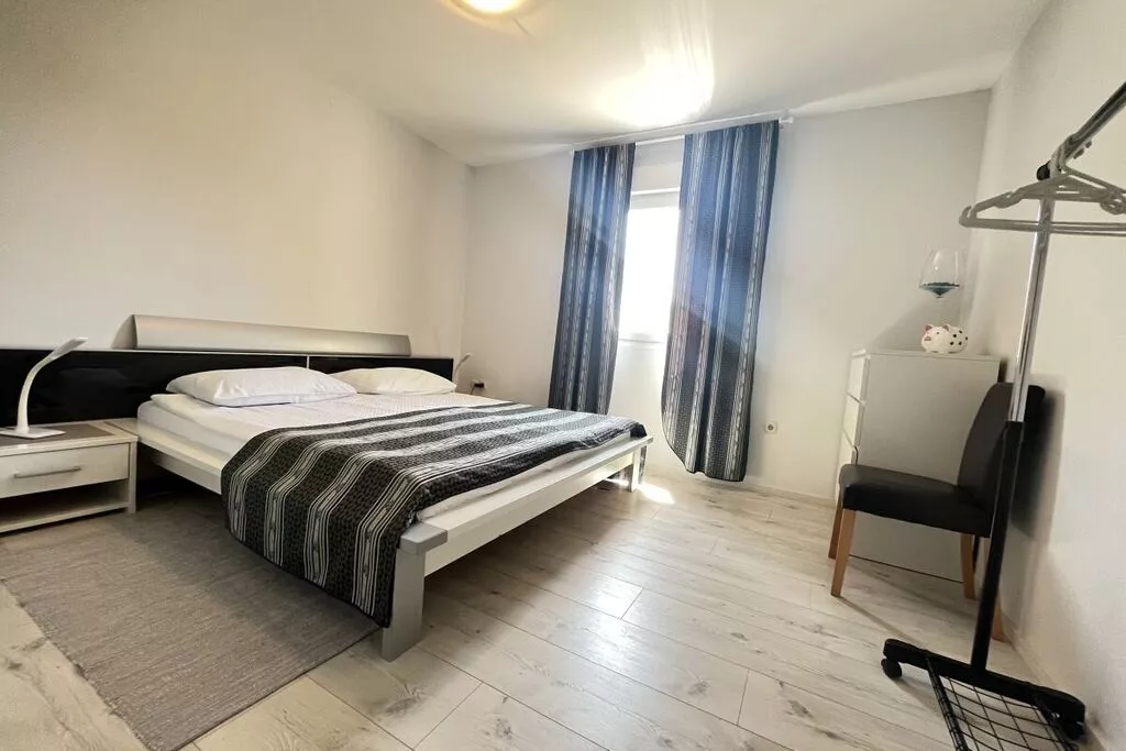 373398-Bedroom