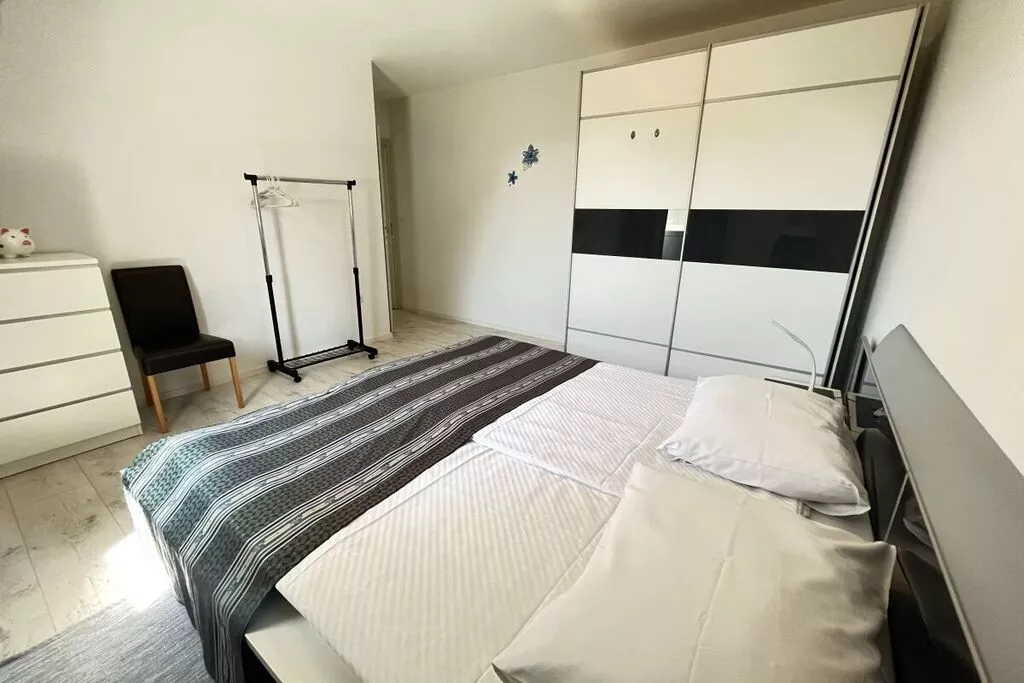 373398-Bedroom