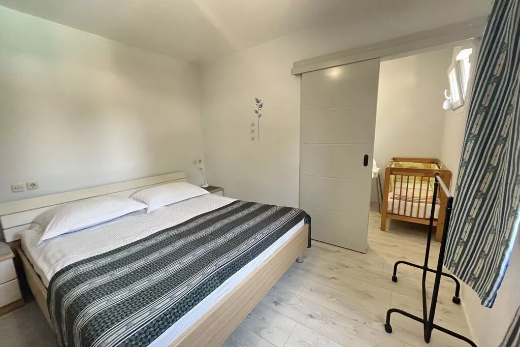 373398-Bedroom