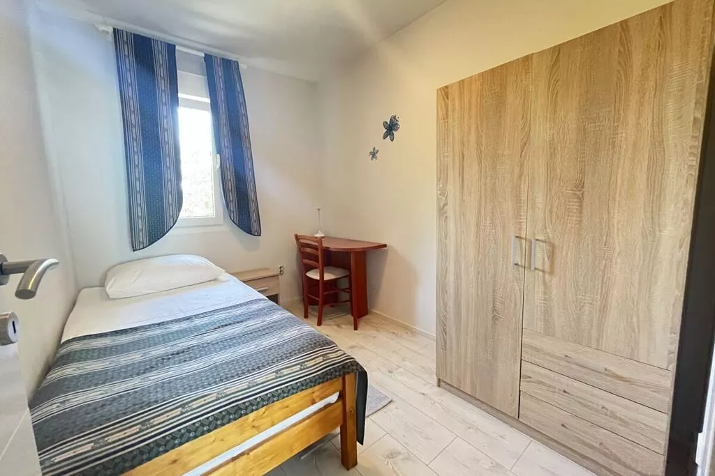 373398-Bedroom