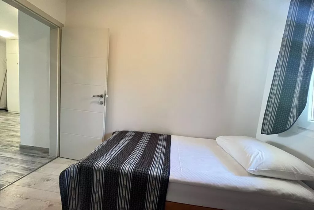 373398-Bedroom