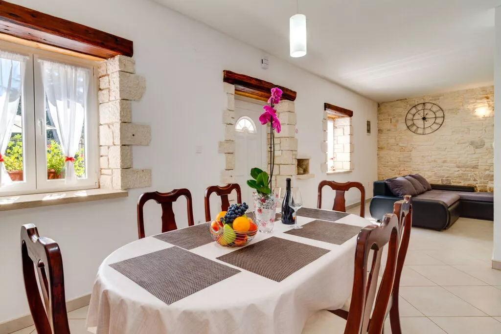 373393-Dining room