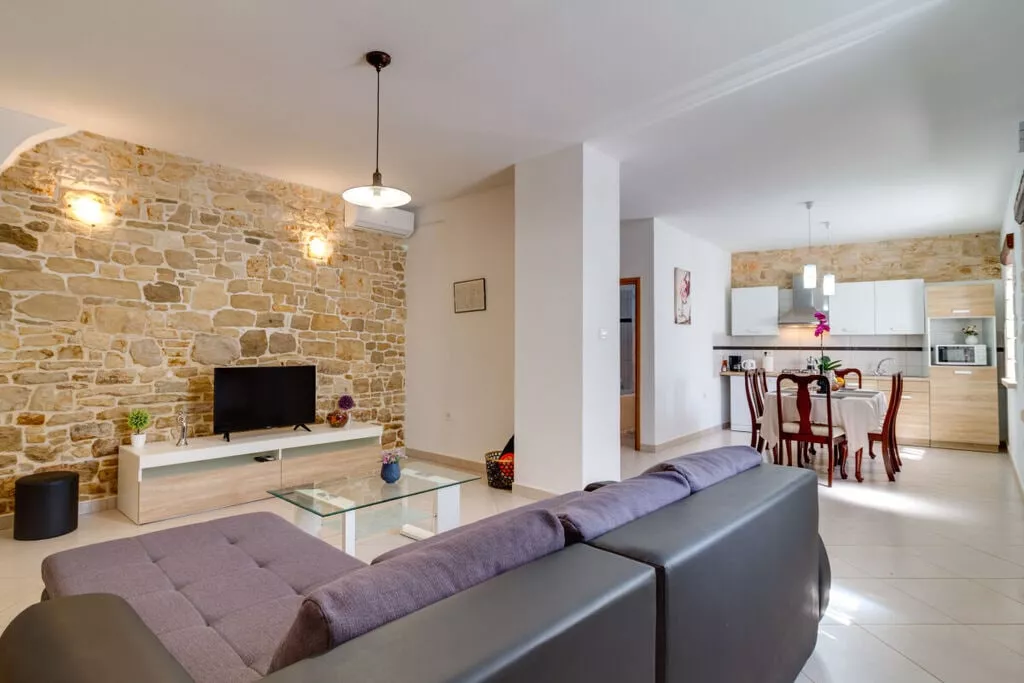 373393-Living room