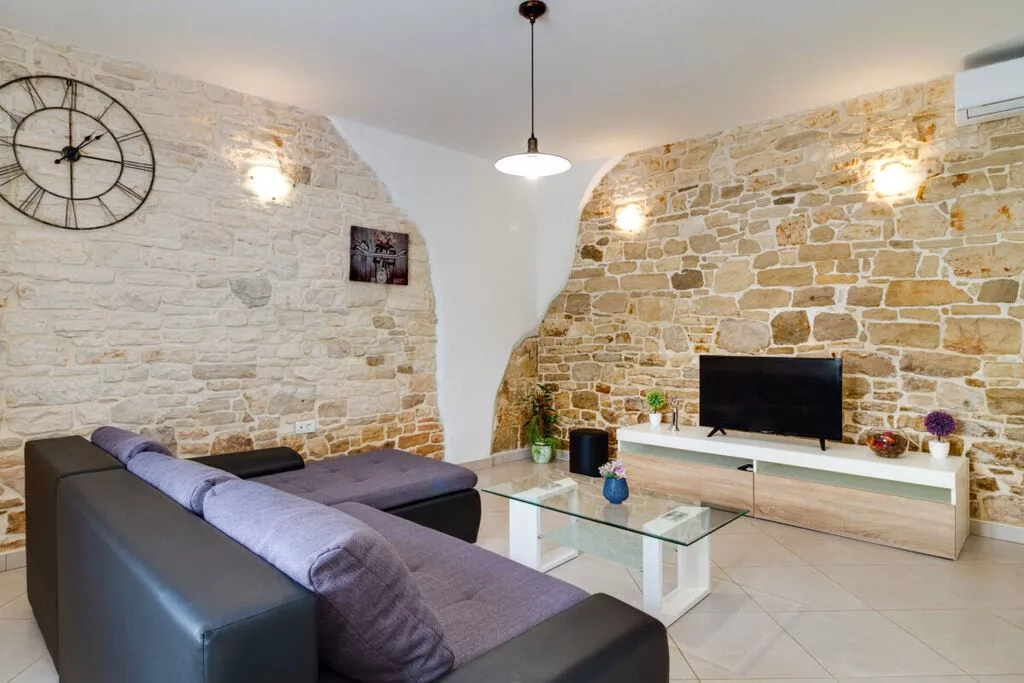 373393-Living room