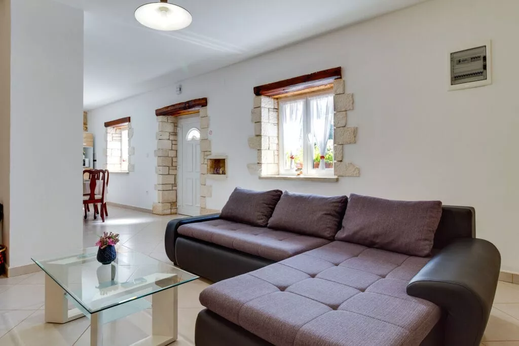 373393-Living room