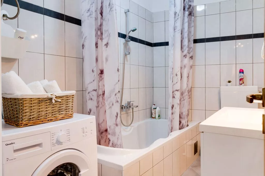 373393-Bathroom