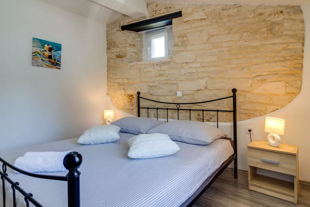 373393-Bedroom