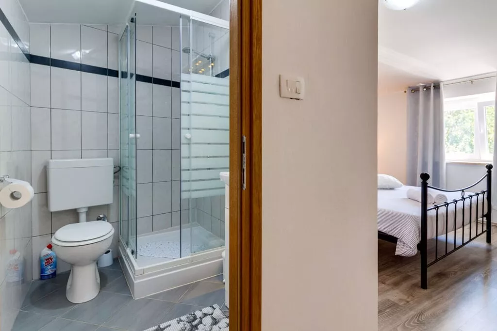 373393-Bathroom