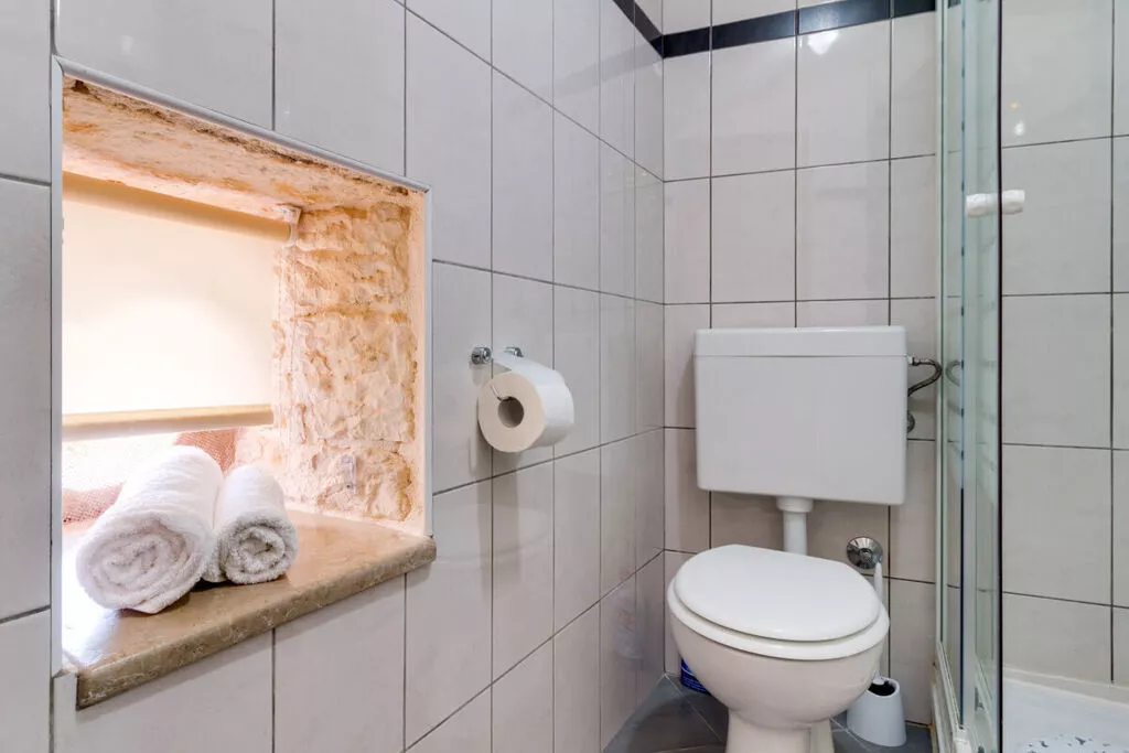 373393-Bathroom
