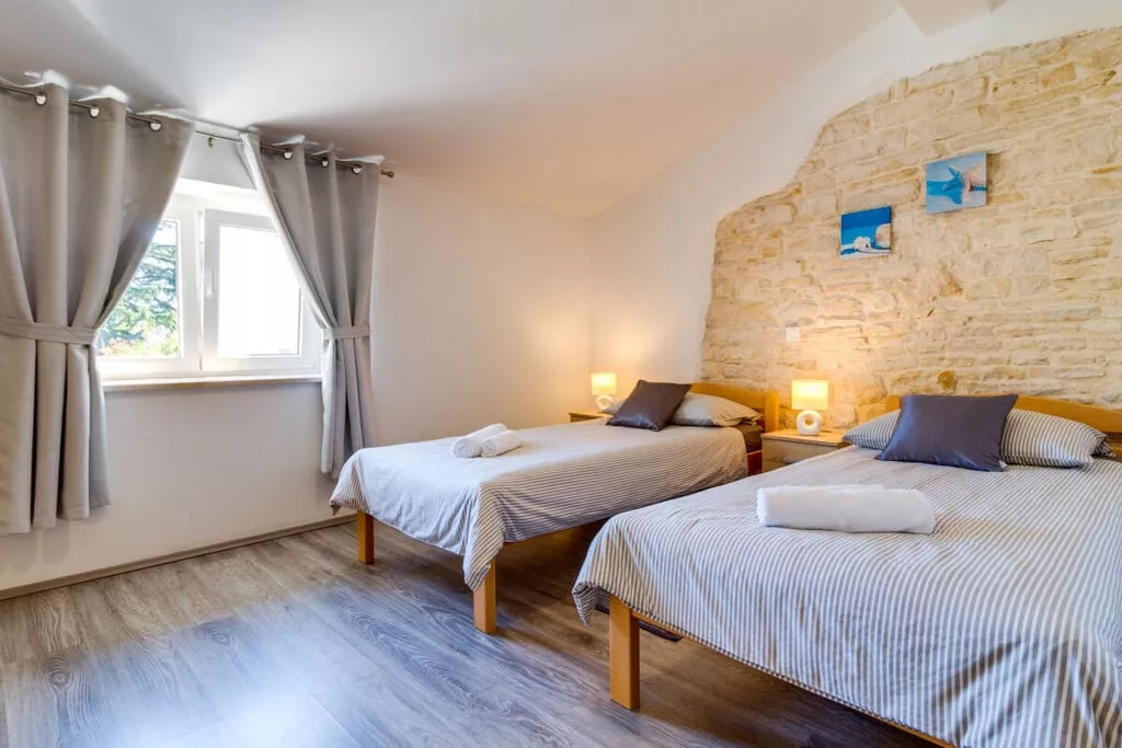 373393-Bedroom