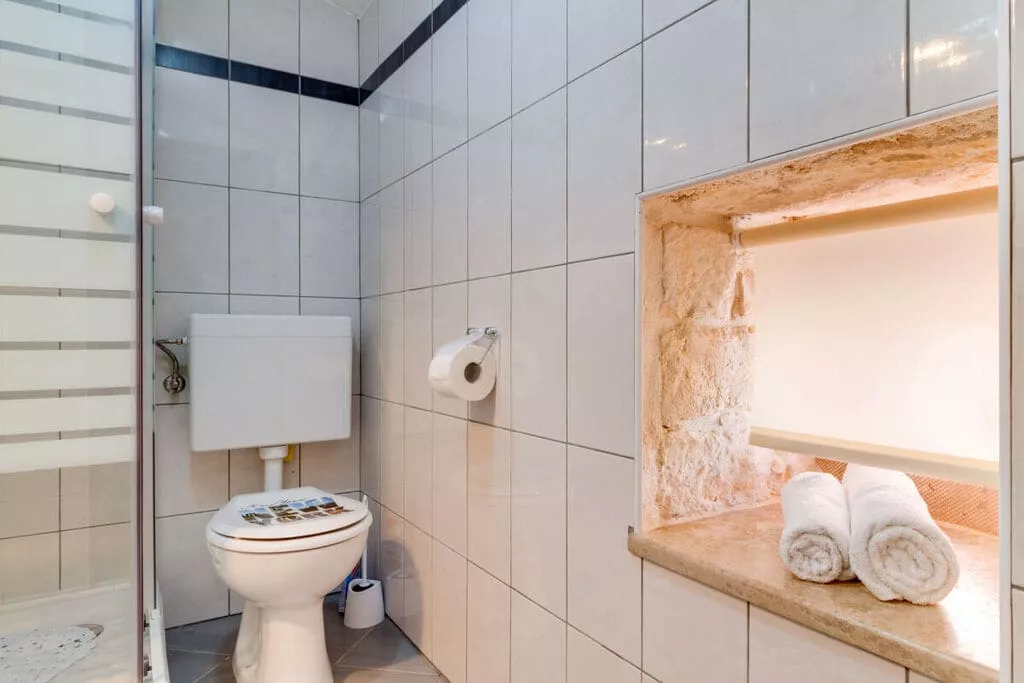 373393-Bathroom