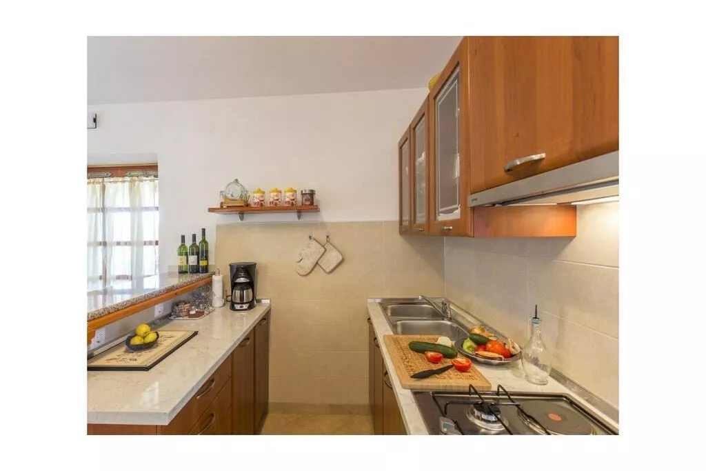 373394-Kitchen