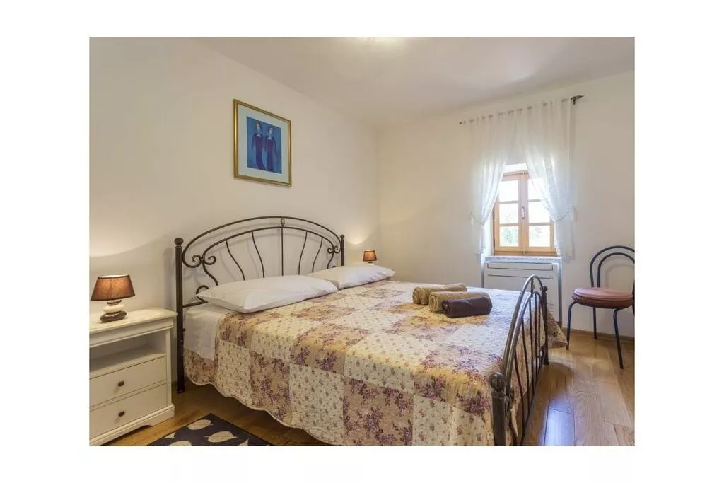 373394-Bedroom