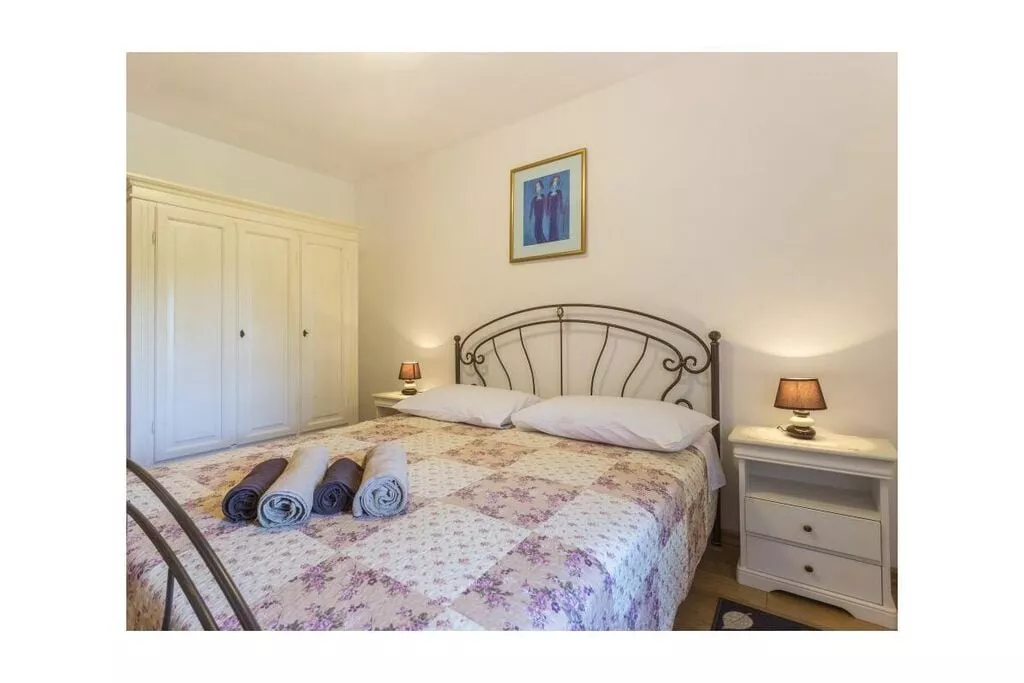 373394-Bedroom