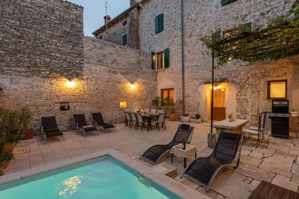 373400-Pool