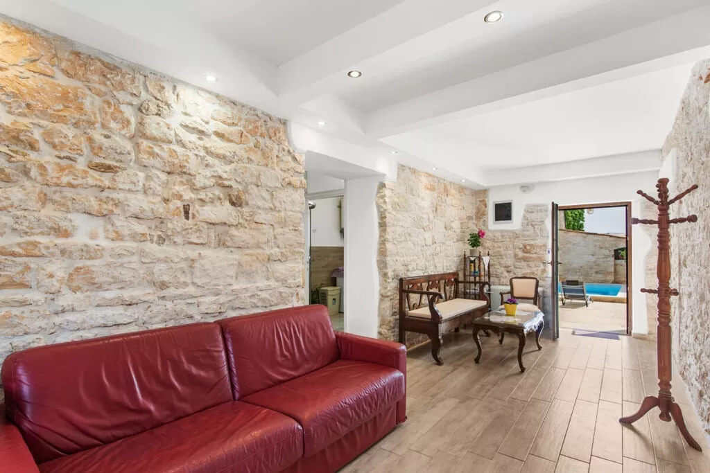 373400-Living room