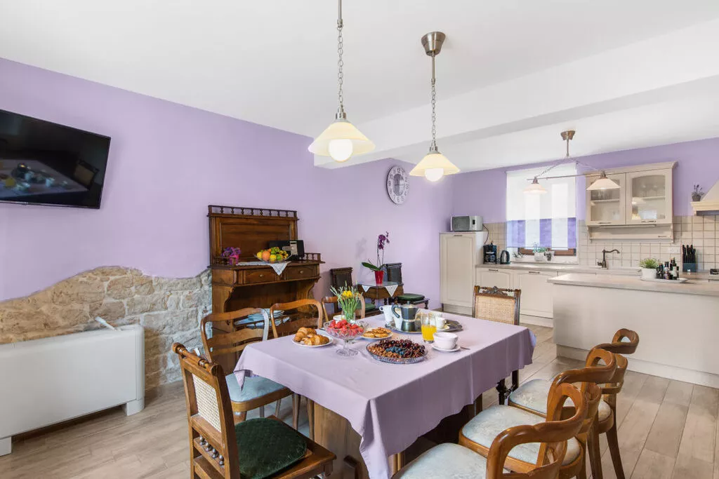 373400-Dining room