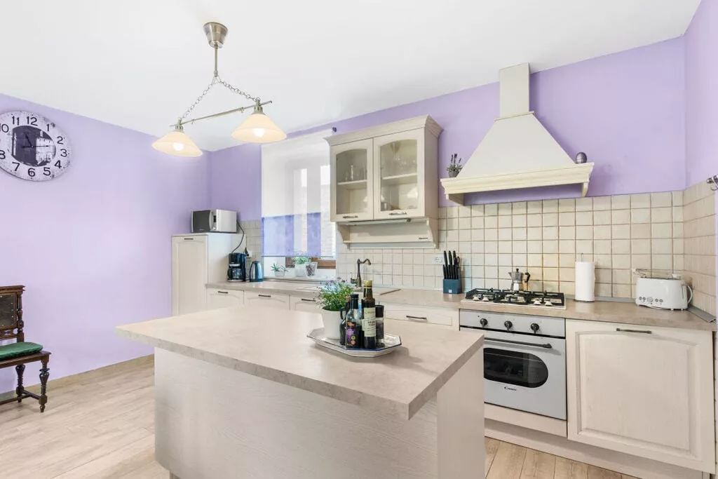 373400-Kitchen