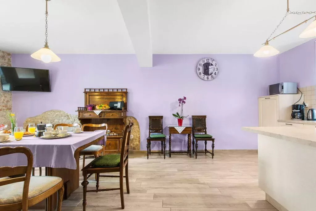 373400-Dining room