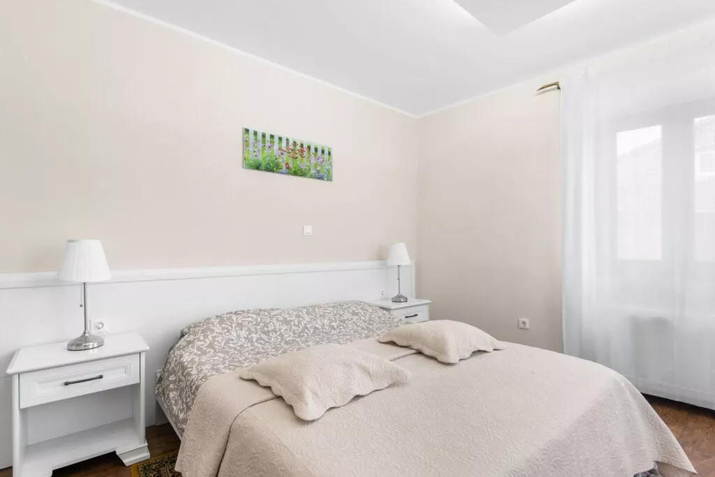 373400-Bedroom