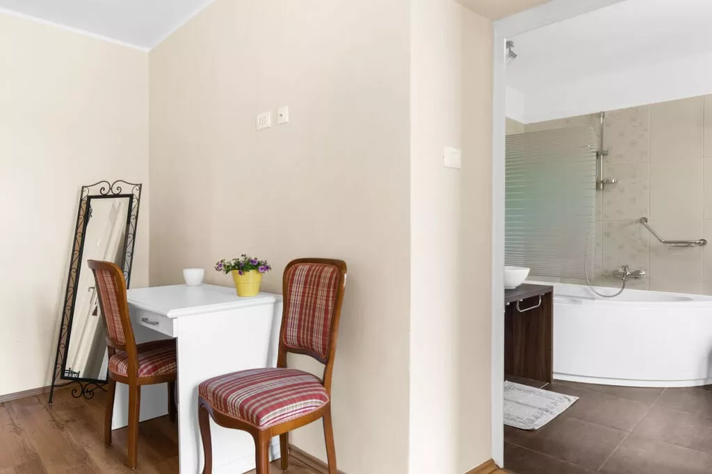 373400-Bathroom