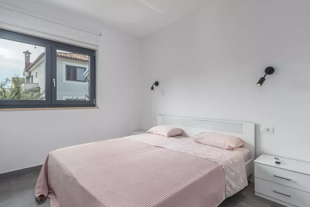 311212-Bedroom